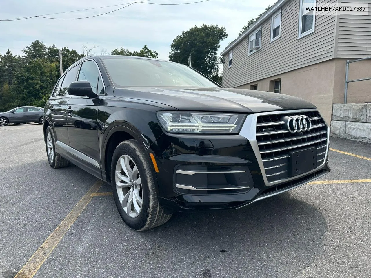 WA1LHBF7XKD027587 2019 Audi Q7 Premium Plus