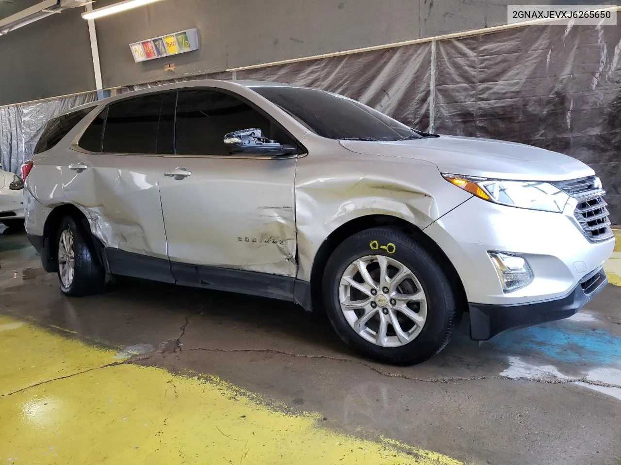 2GNAXJEVXJ6265650 2018 Chevrolet Equinox Lt