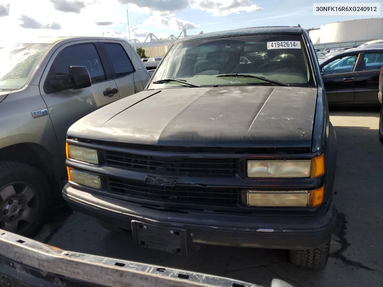 1999 Chevrolet Suburban K1500 VIN: 3GNFK16R6XG240912 Lot: 41942614