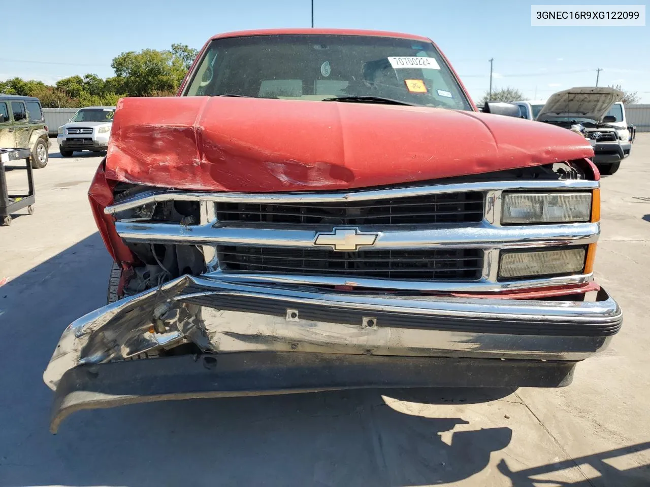 1999 Chevrolet Suburban C1500 VIN: 3GNEC16R9XG122099 Lot: 70700224