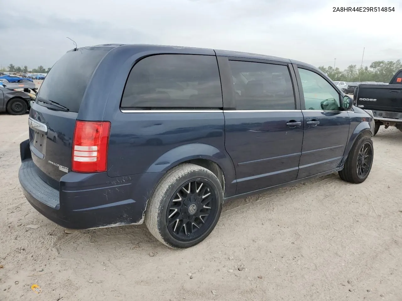 2009 Chrysler Town & Country Lx VIN: 2A8HR44E29R514854 Lot: 69838504