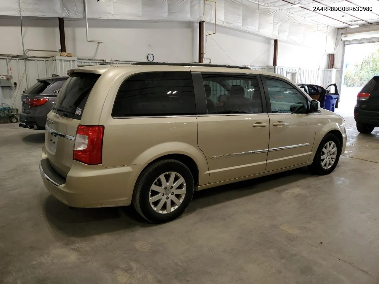 2011 Chrysler Town & Country Touring L VIN: 2A4RR8DG0BR630980 Lot: 72025724