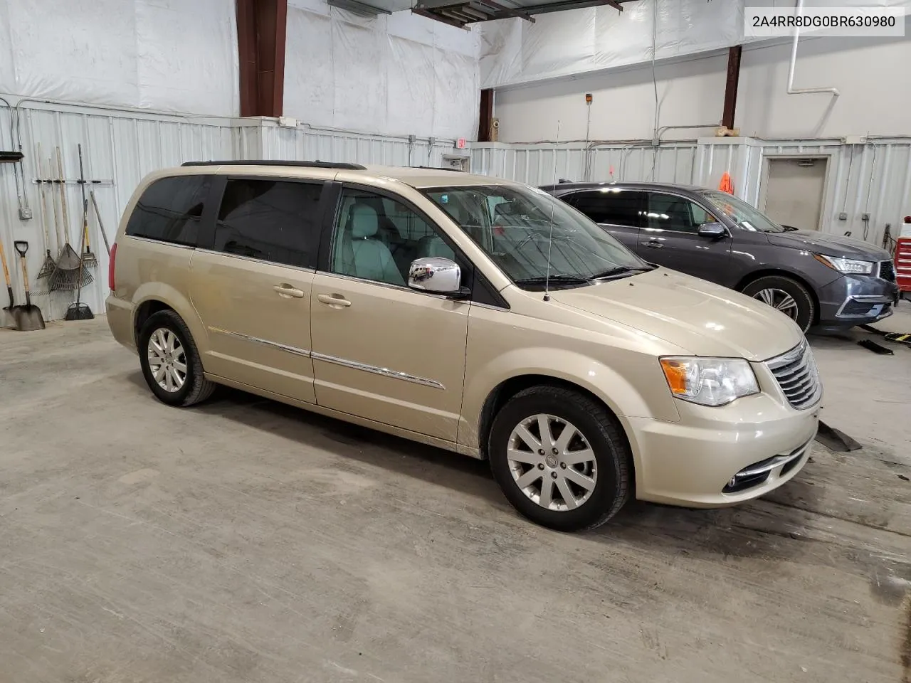 2A4RR8DG0BR630980 2011 Chrysler Town & Country Touring L