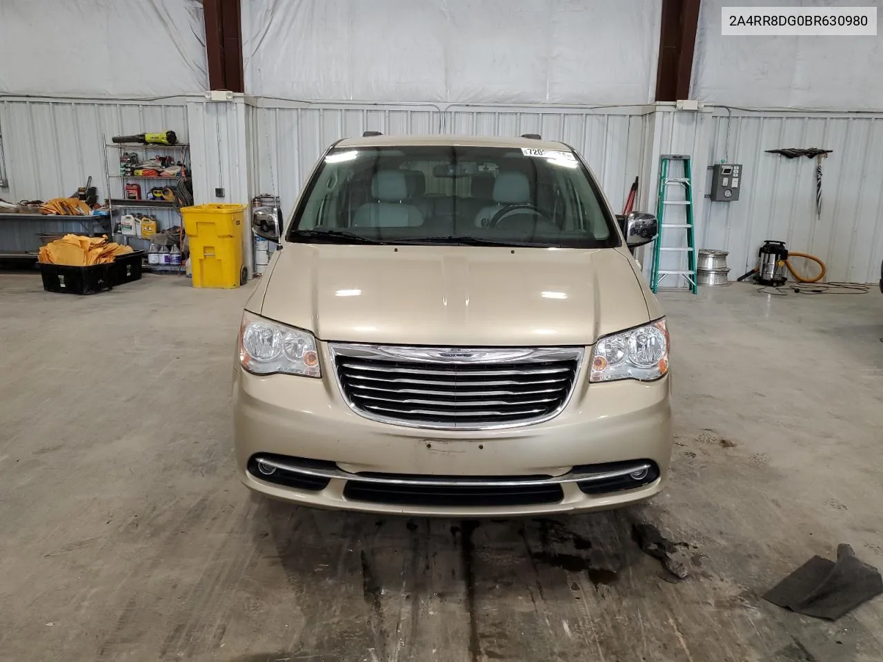 2A4RR8DG0BR630980 2011 Chrysler Town & Country Touring L