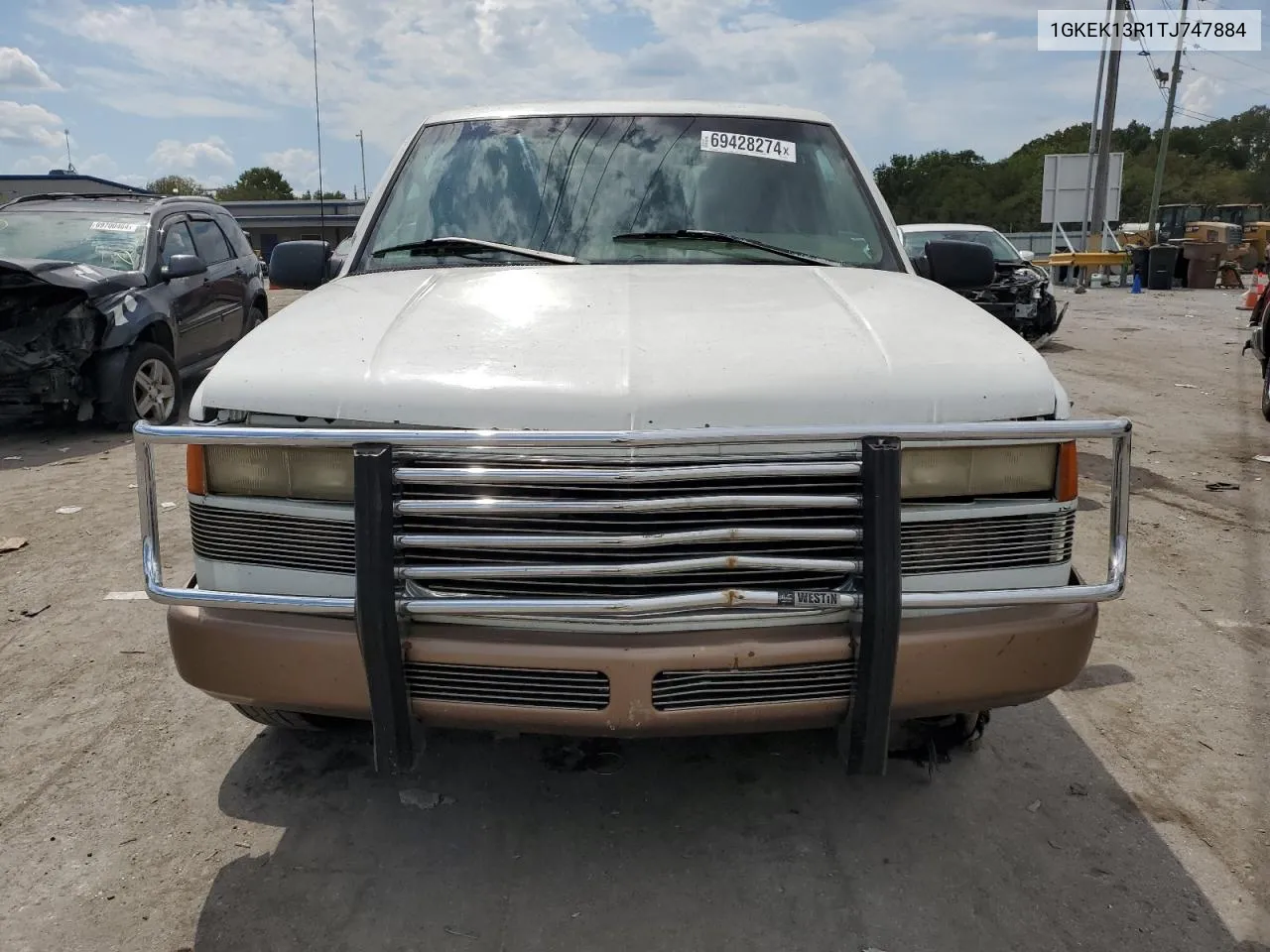 1996 GMC Yukon VIN: 1GKEK13R1TJ747884 Lot: 69428274