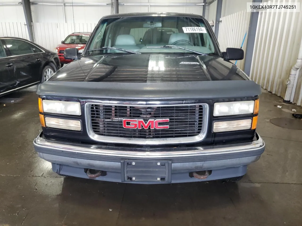 1996 GMC Yukon VIN: 1GKEK13R7TJ745251 Lot: 71186194