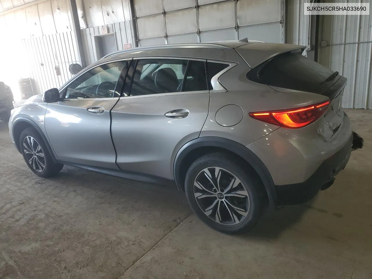 SJKCH5CR5HA033690 2017 Infiniti Qx30 Base