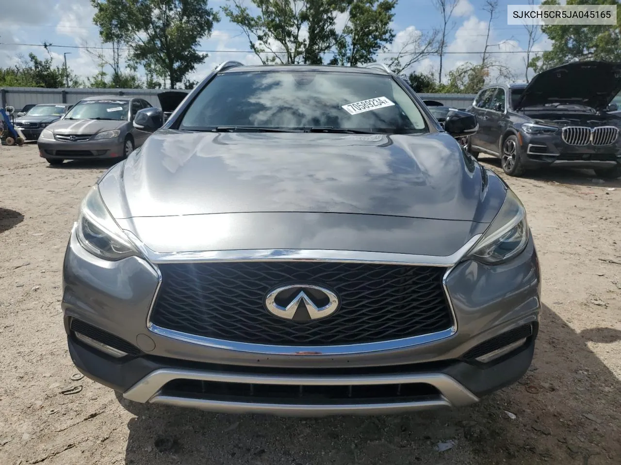 SJKCH5CR5JA045165 2018 Infiniti Qx30 Base