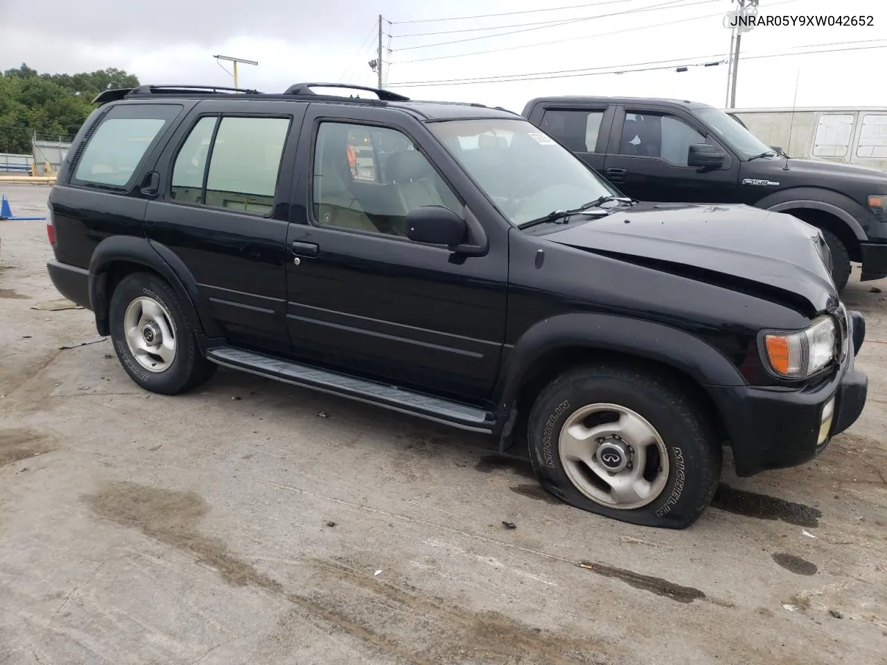 JNRAR05Y9XW042652 1999 Infiniti Qx4