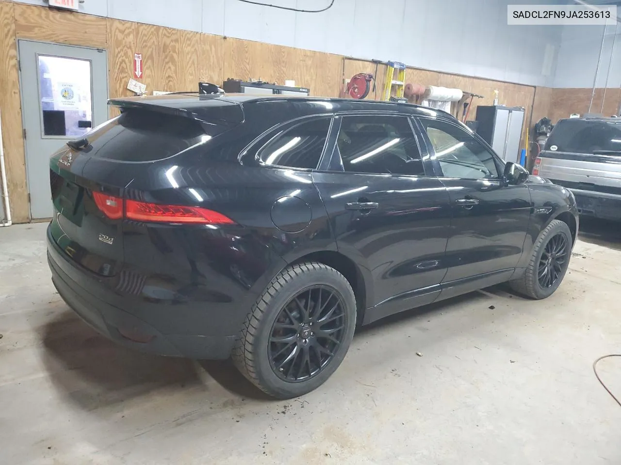 SADCL2FN9JA253613 2018 Jaguar F-Pace R - Sport