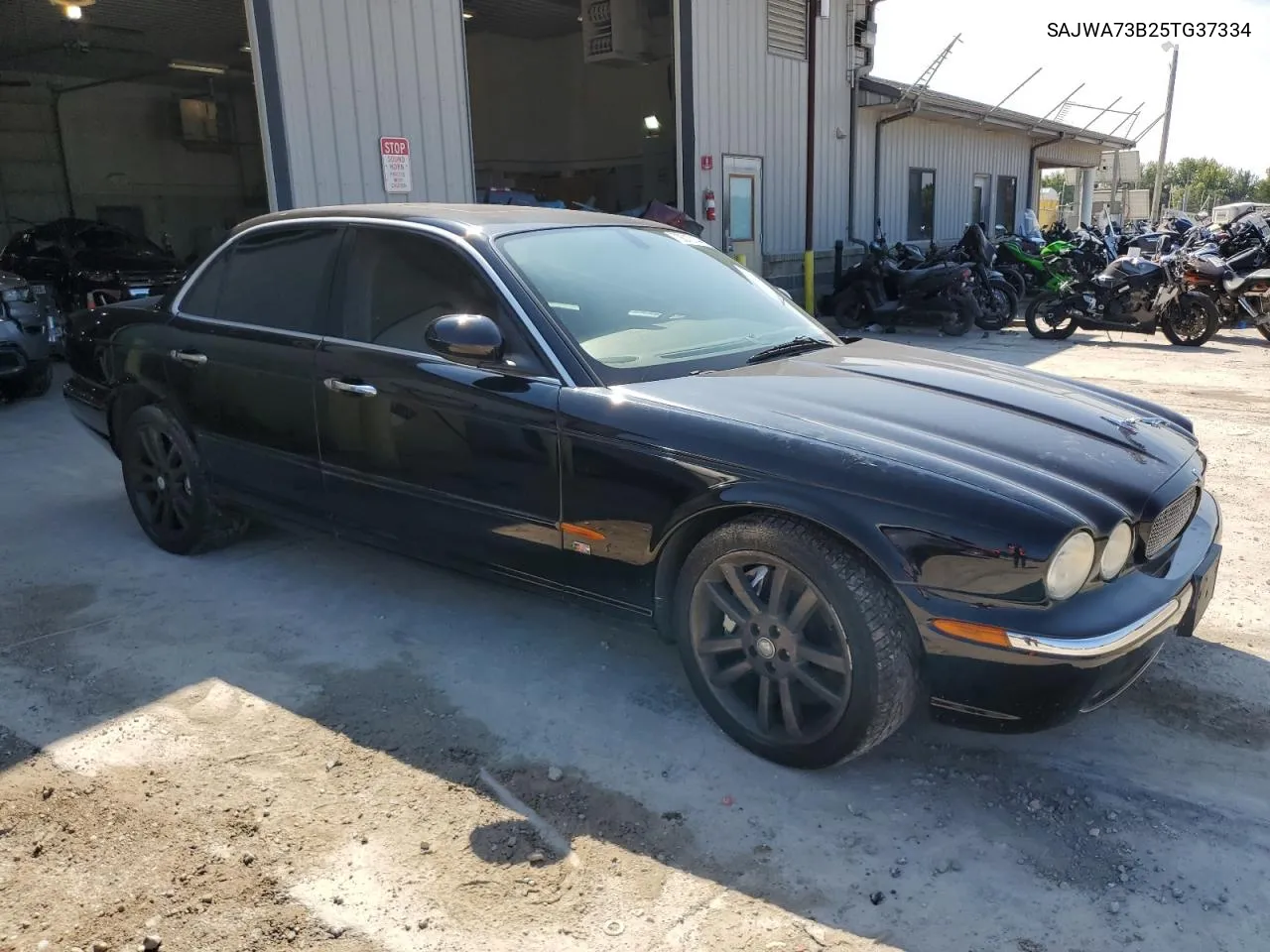 2005 Jaguar Xjr VIN: SAJWA73B25TG37334 Lot: 70010144