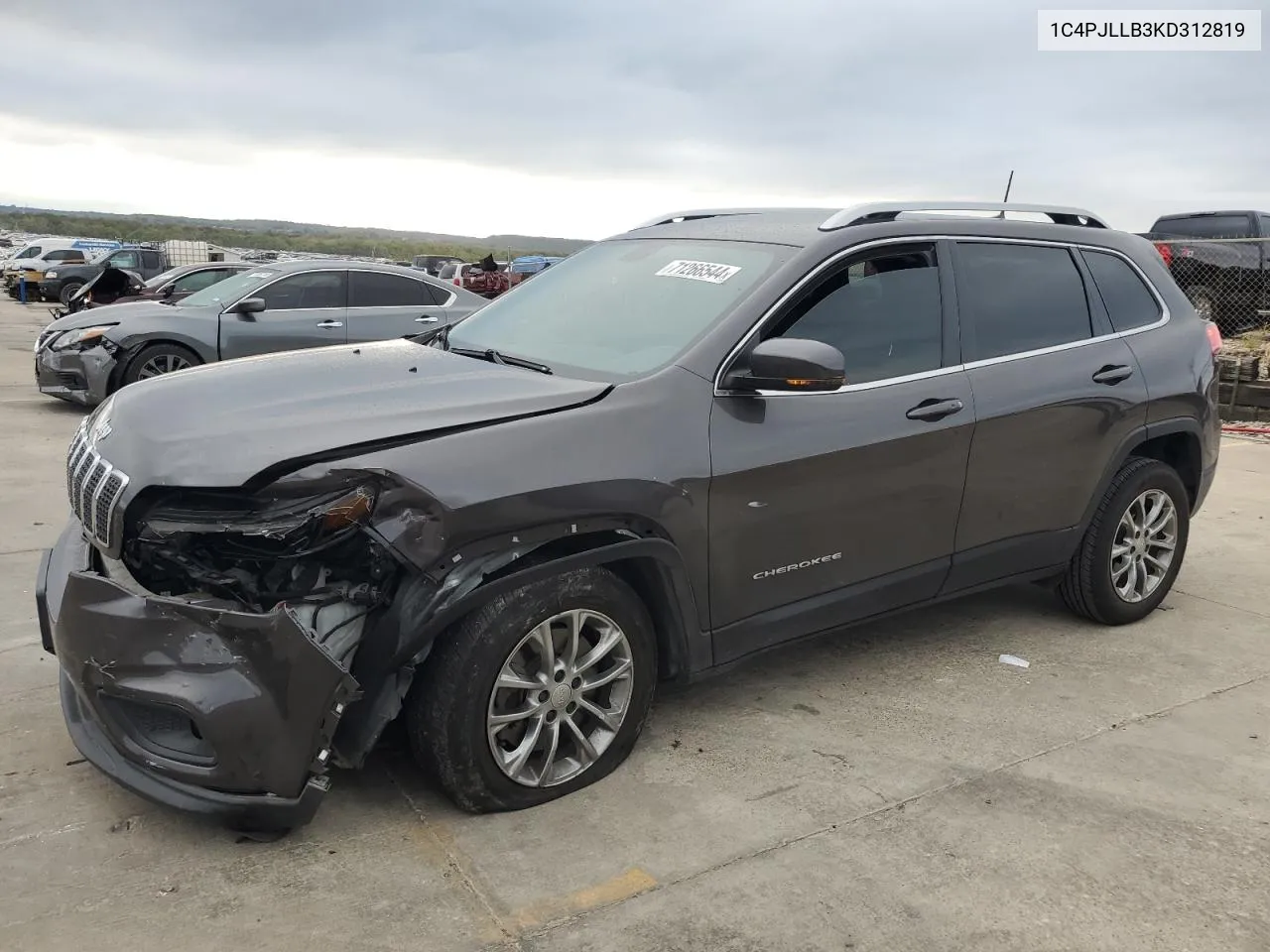 2019 Jeep Cherokee Latitude Plus VIN: 1C4PJLLB3KD312819 Lot: 71266544