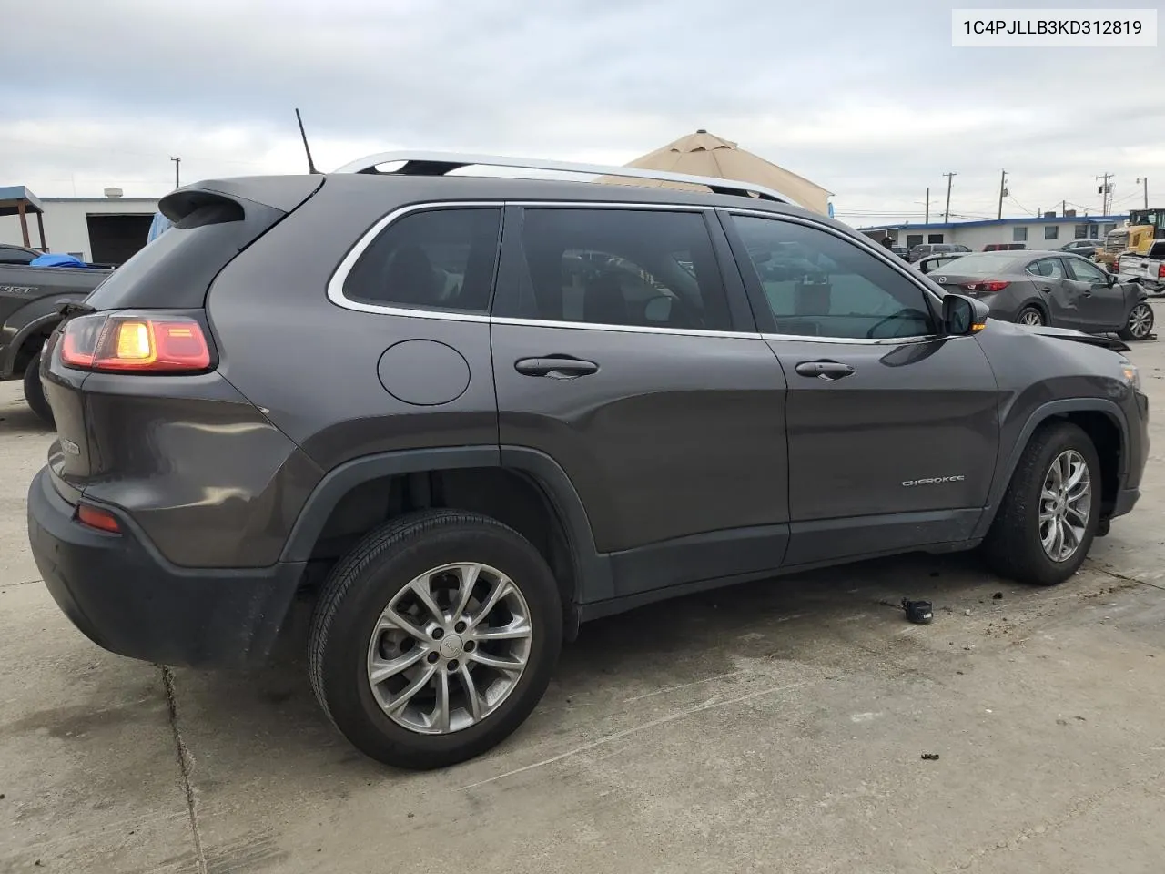 1C4PJLLB3KD312819 2019 Jeep Cherokee Latitude Plus