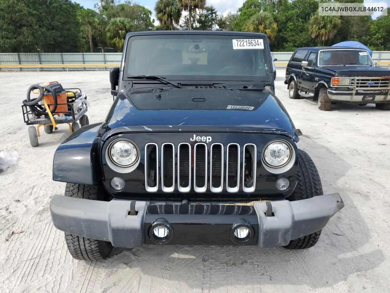 1C4AJWBGXJL844612 2018 Jeep Wrangler Sahara