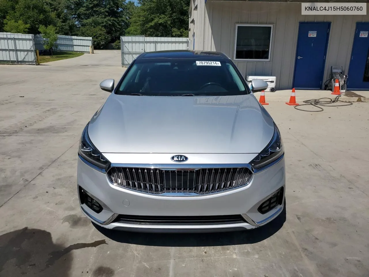 2017 Kia Cadenza Premium VIN: KNALC4J15H5060760 Lot: 70795214