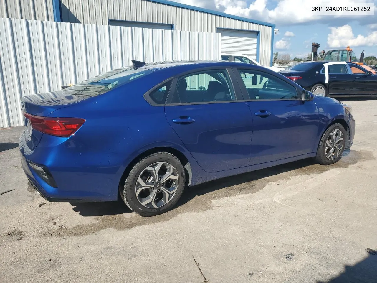 3KPF24AD1KE061252 2019 Kia Forte Fe