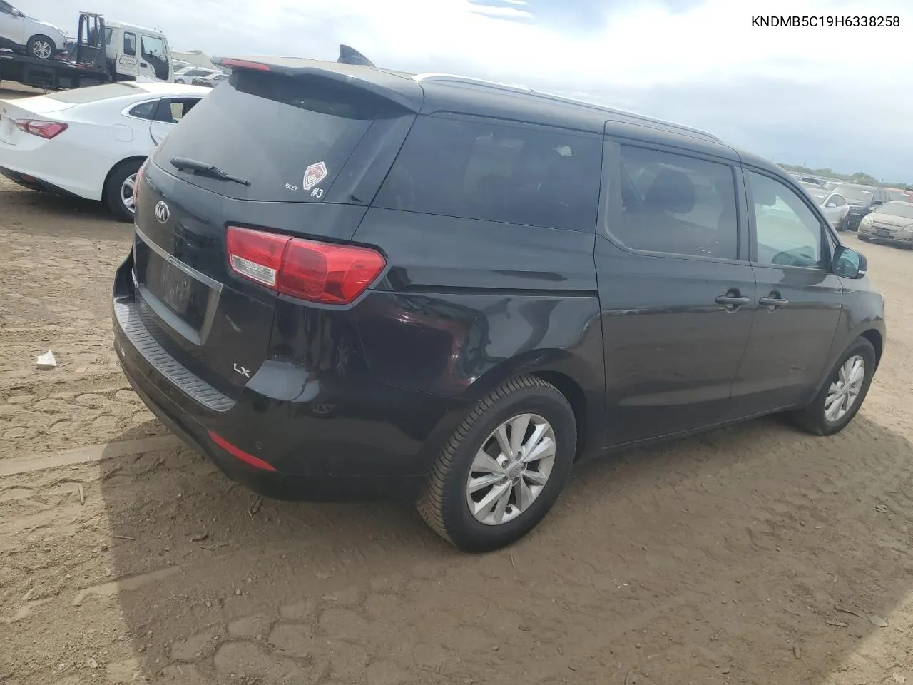 KNDMB5C19H6338258 2017 Kia Sedona Lx