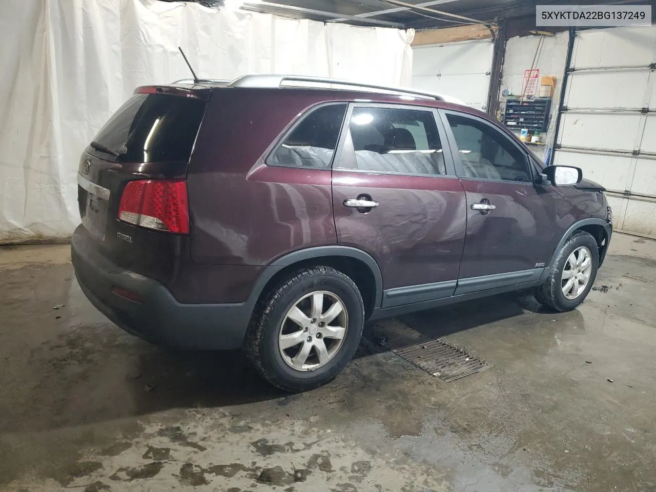 5XYKTDA22BG137249 2011 Kia Sorento Base