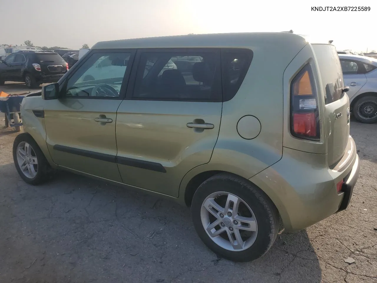 2011 Kia Soul + VIN: KNDJT2A2XB7225589 Lot: 68724854