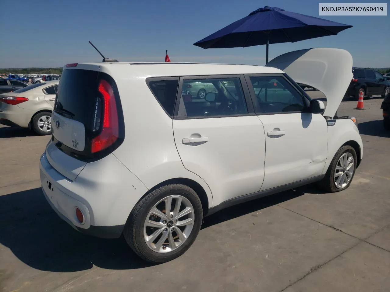 2019 Kia Soul + VIN: KNDJP3A52K7690419 Lot: 71179854