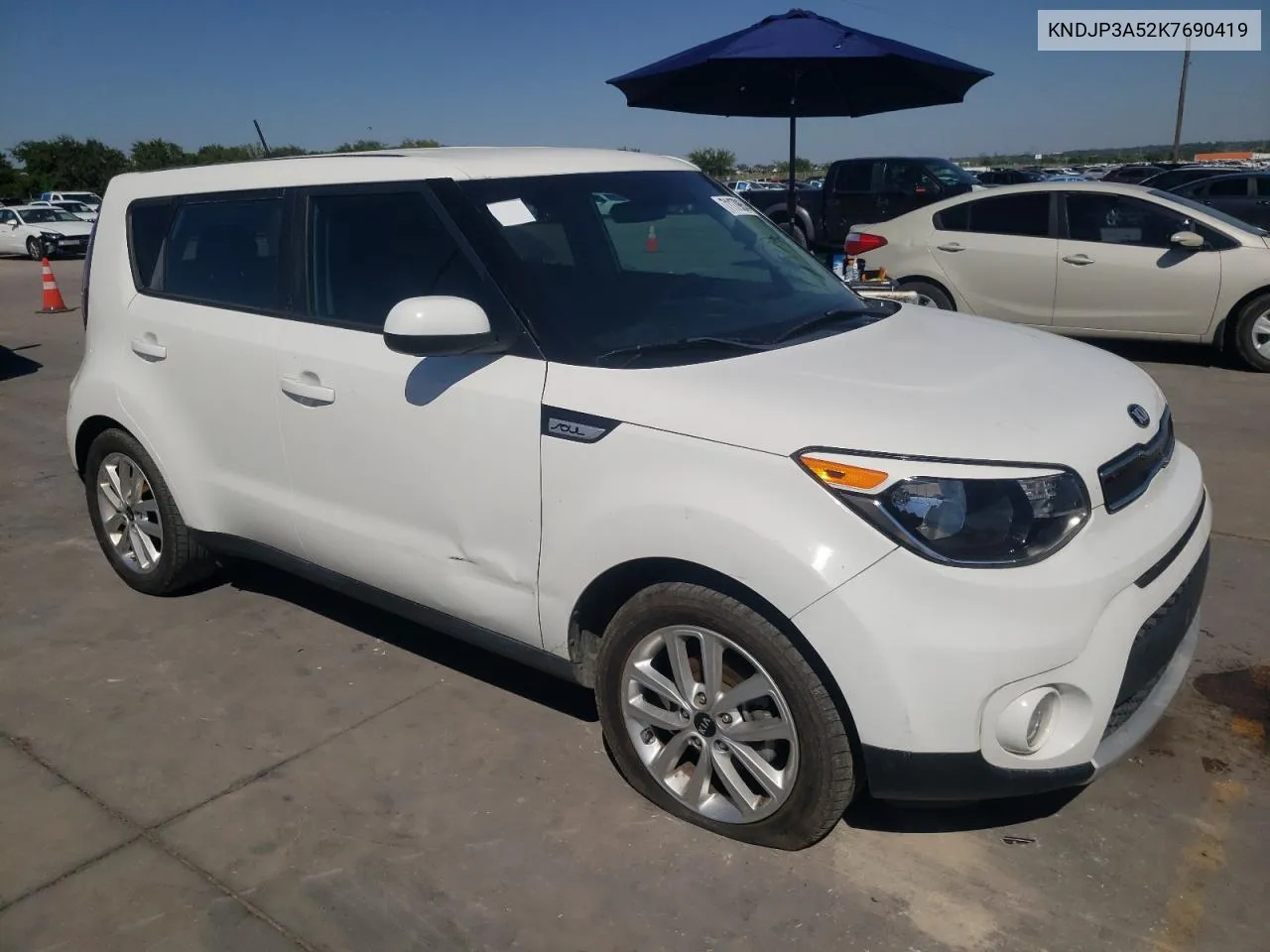 2019 Kia Soul + VIN: KNDJP3A52K7690419 Lot: 71179854