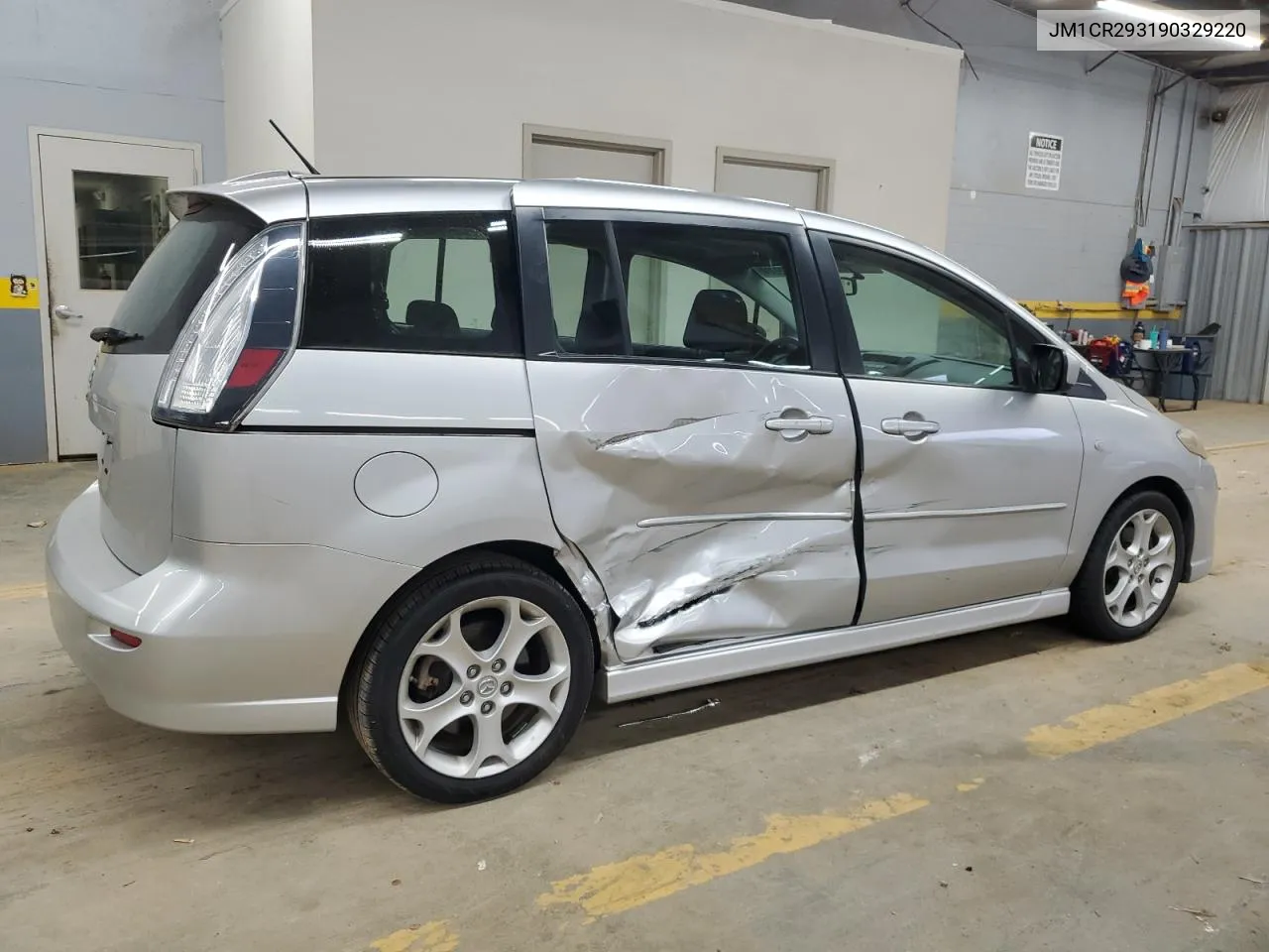 JM1CR293190329220 2009 Mazda 5