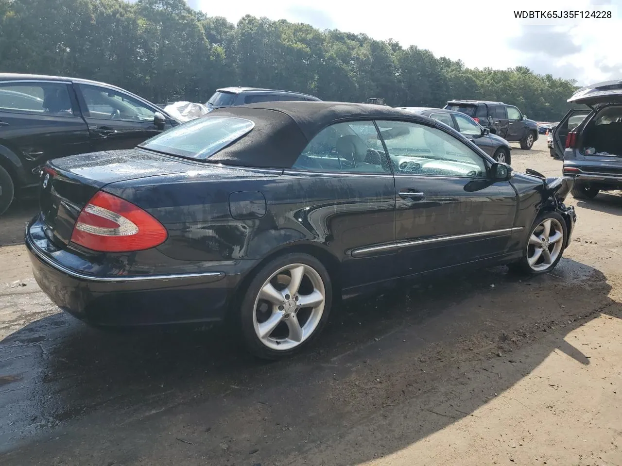 WDBTK65J35F124228 2005 Mercedes-Benz Clk 320