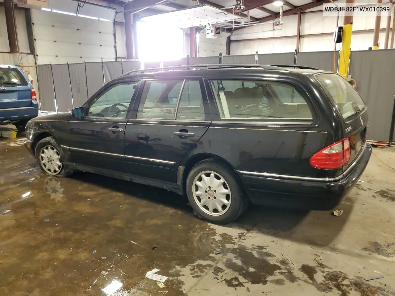 1998 Mercedes-Benz E 320 4Matic VIN: WDBJH82F1WX010399 Lot: 70320424