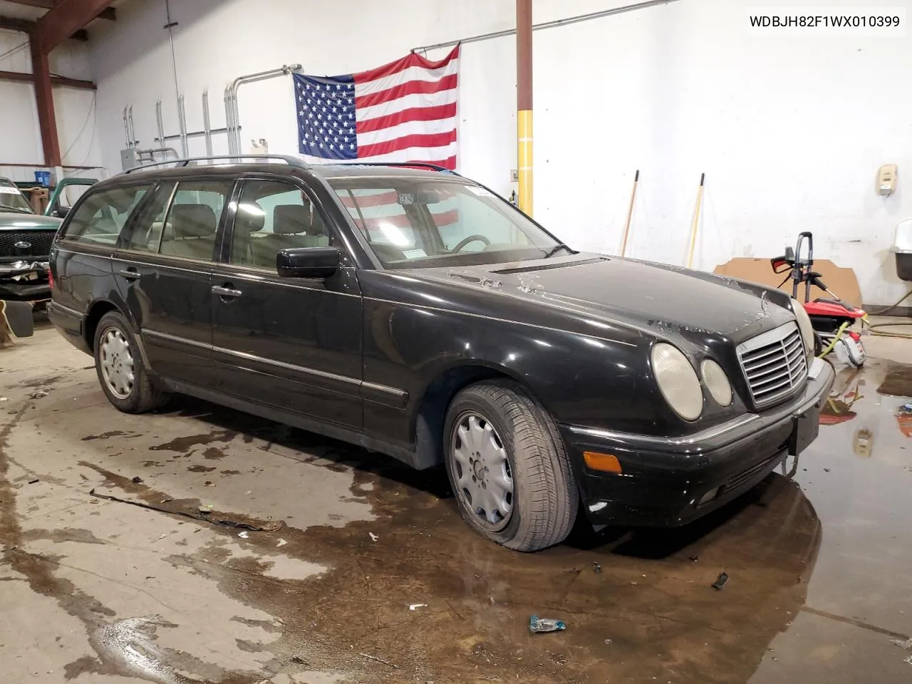 1998 Mercedes-Benz E 320 4Matic VIN: WDBJH82F1WX010399 Lot: 70320424