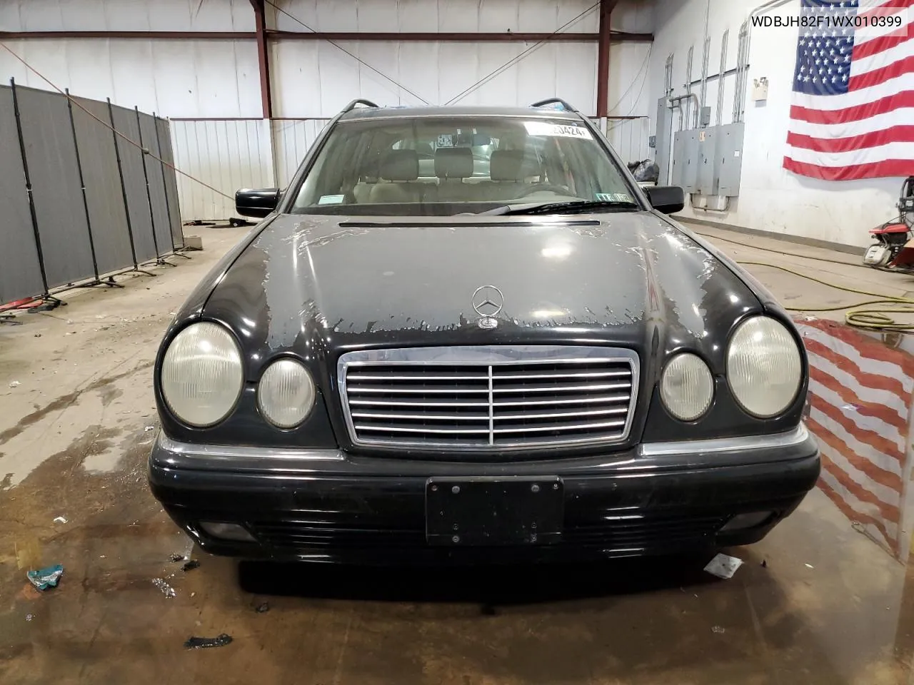 WDBJH82F1WX010399 1998 Mercedes-Benz E 320 4Matic