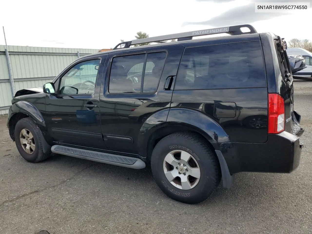 2005 Nissan Pathfinder Le VIN: 5N1AR18W95C774550 Lot: 49711844