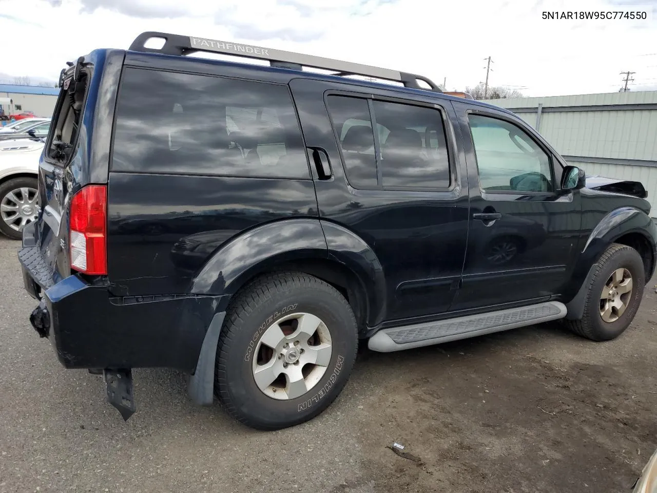 5N1AR18W95C774550 2005 Nissan Pathfinder Le