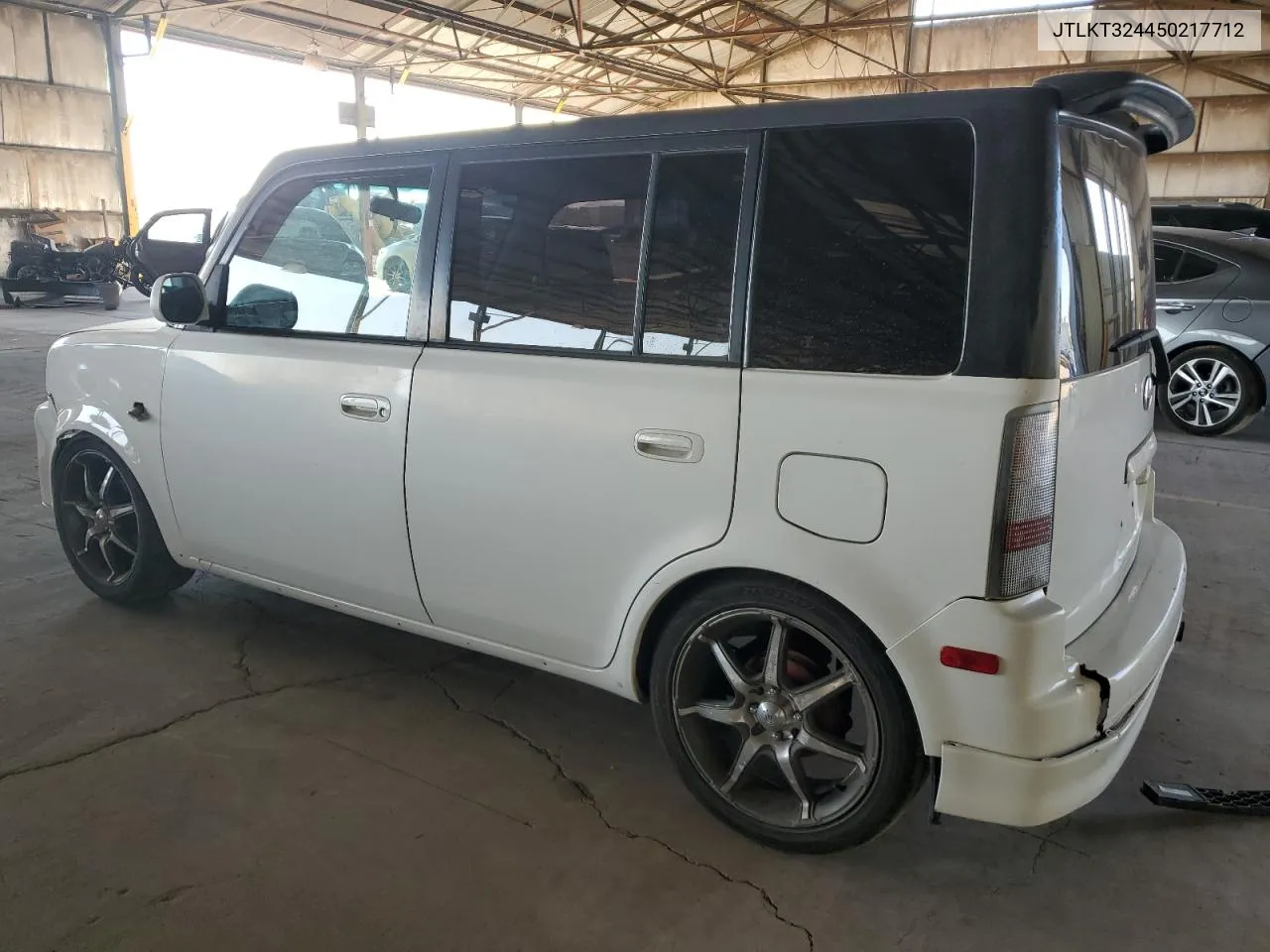 2005 Toyota Scion Xb VIN: JTLKT324450217712 Lot: 70816354