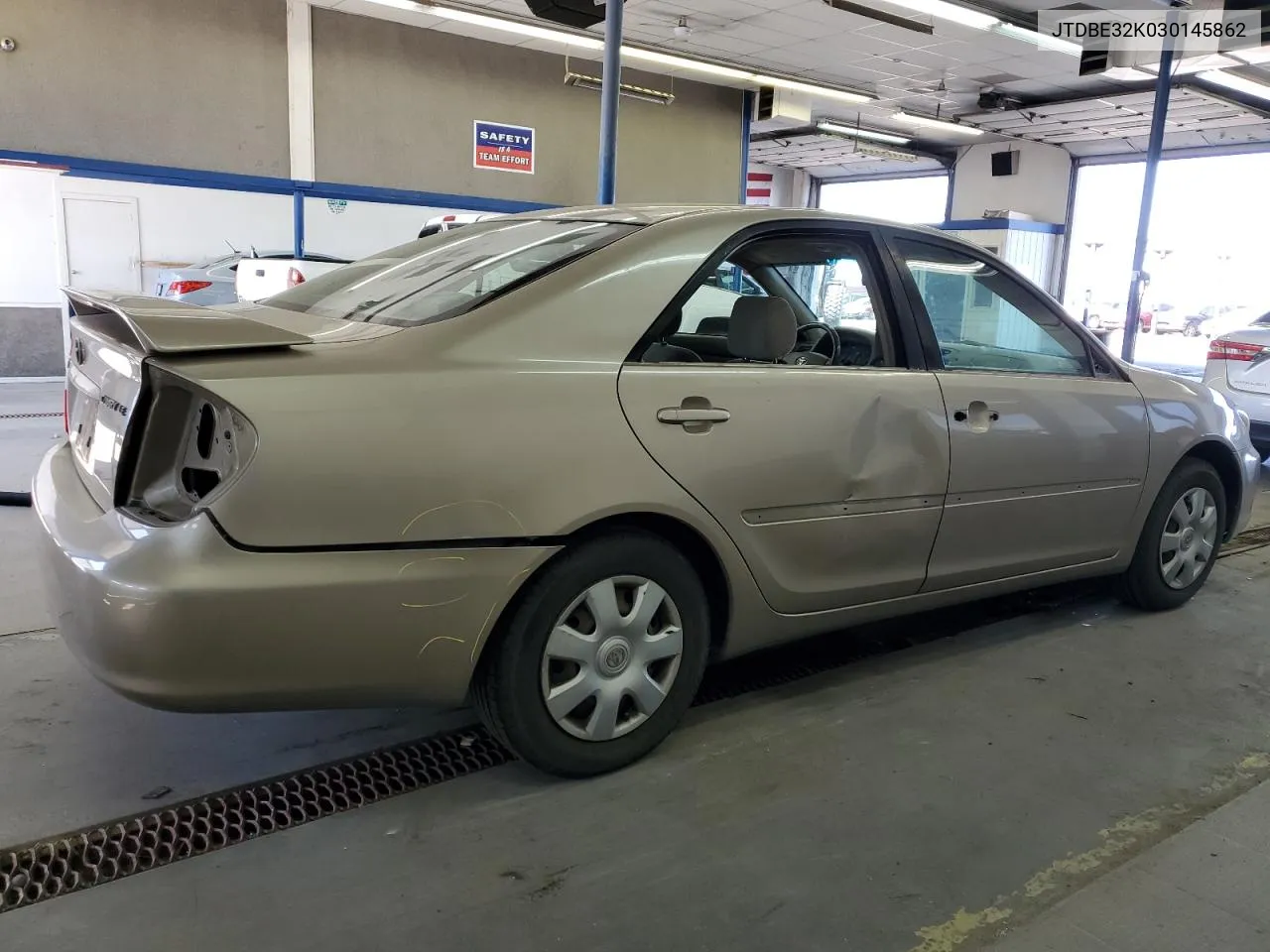 2003 Toyota Camry Le VIN: JTDBE32K030145862 Lot: 68884924