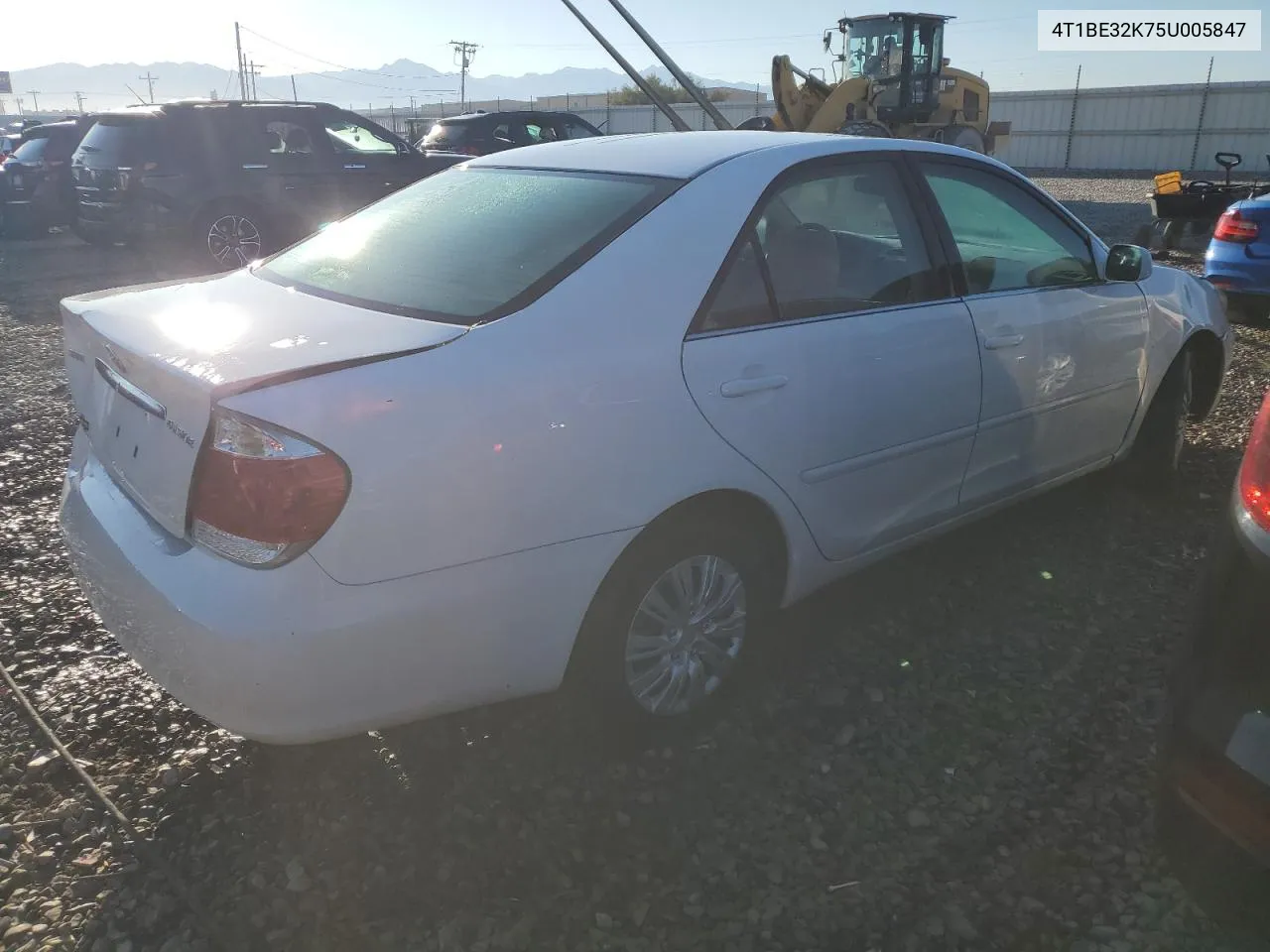 2005 Toyota Camry Le VIN: 4T1BE32K75U005847 Lot: 71563654