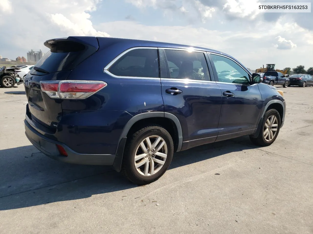 5TDBKRFH5FS163253 2015 Toyota Highlander Le