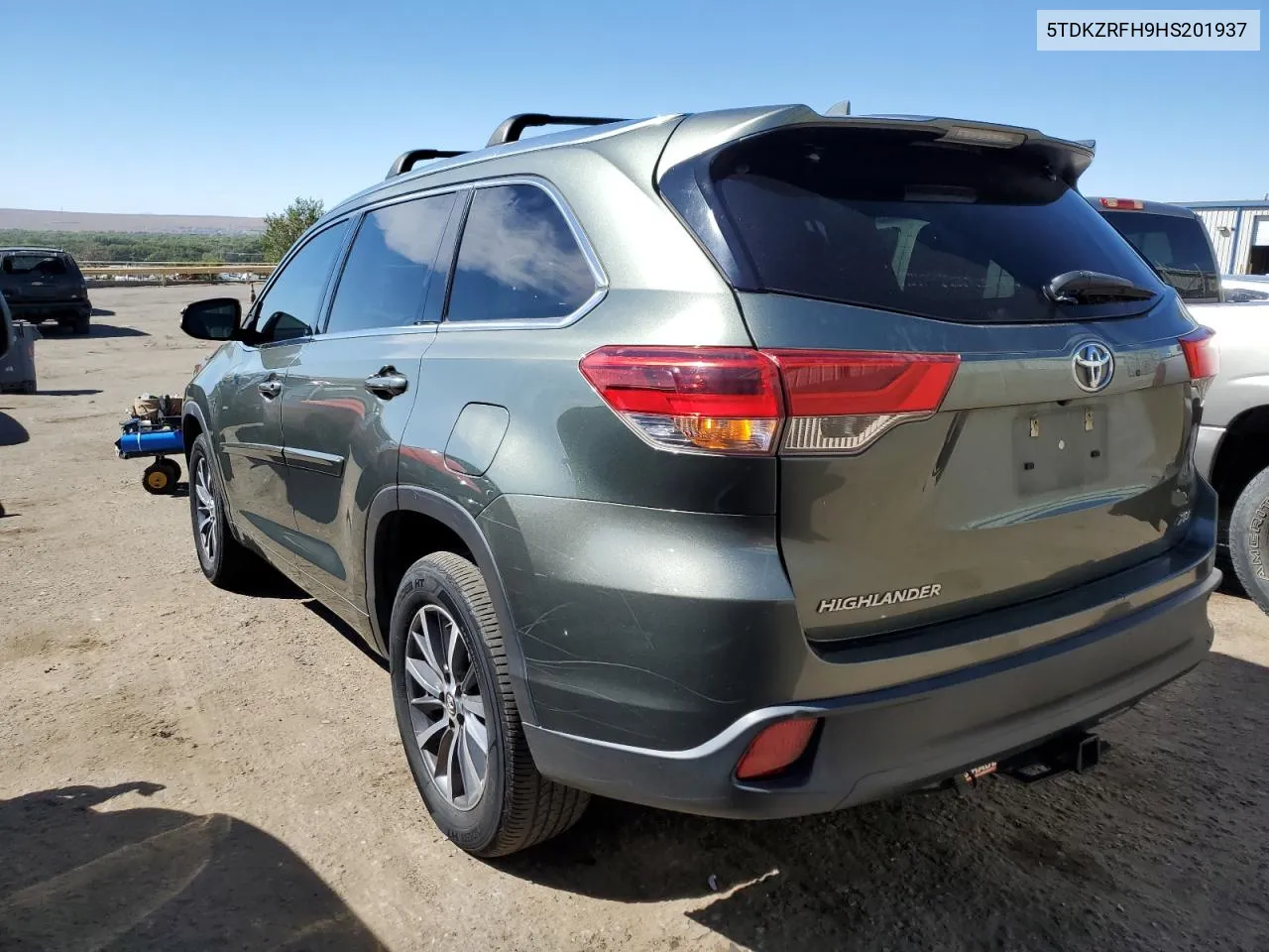 5TDKZRFH9HS201937 2017 Toyota Highlander Se