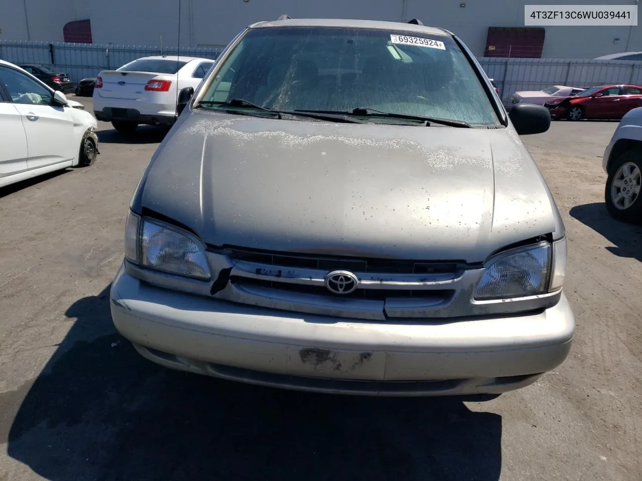 4T3ZF13C6WU039441 1998 Toyota Sienna Le