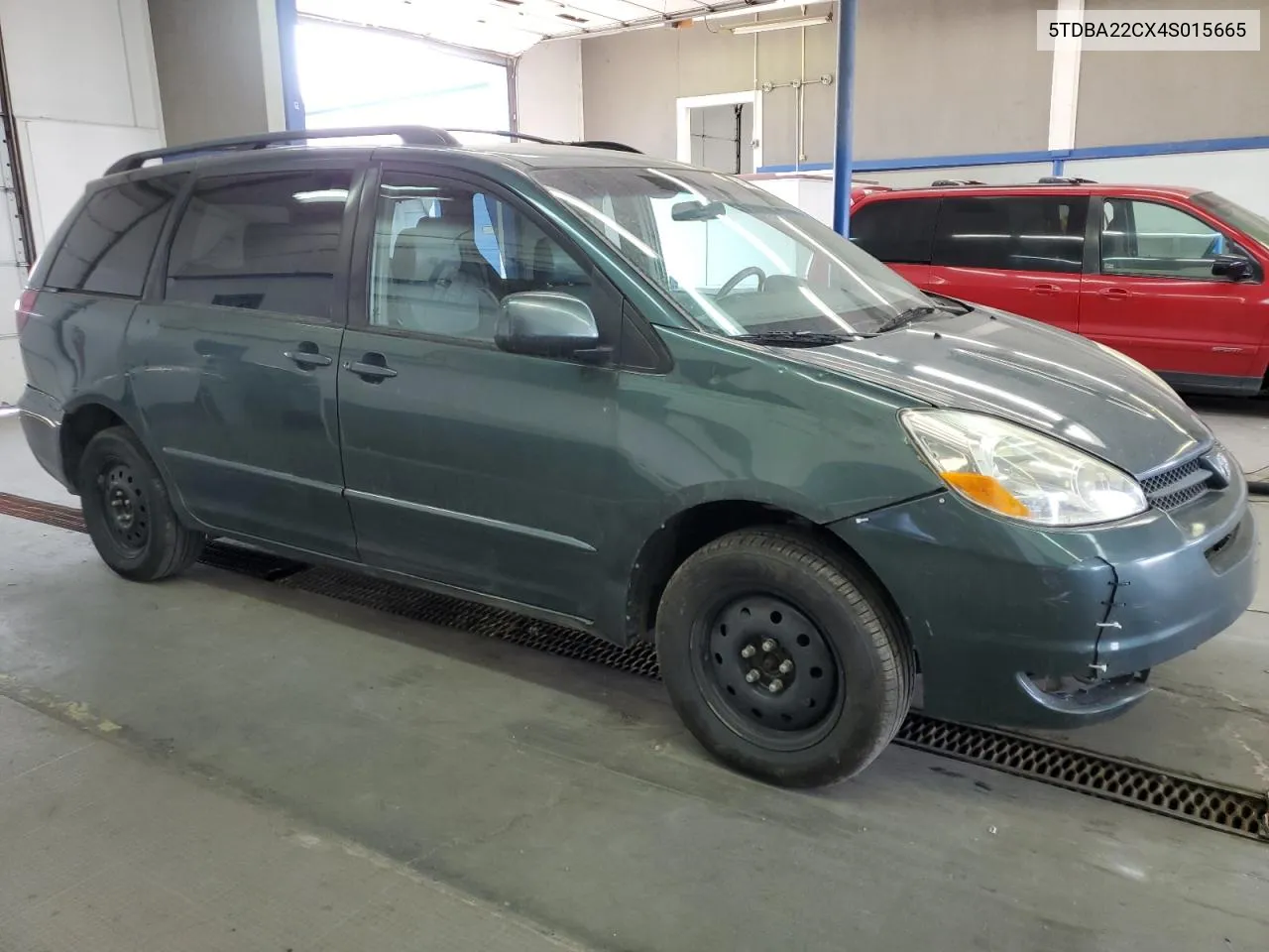 2004 Toyota Sienna Xle VIN: 5TDBA22CX4S015665 Lot: 64100624