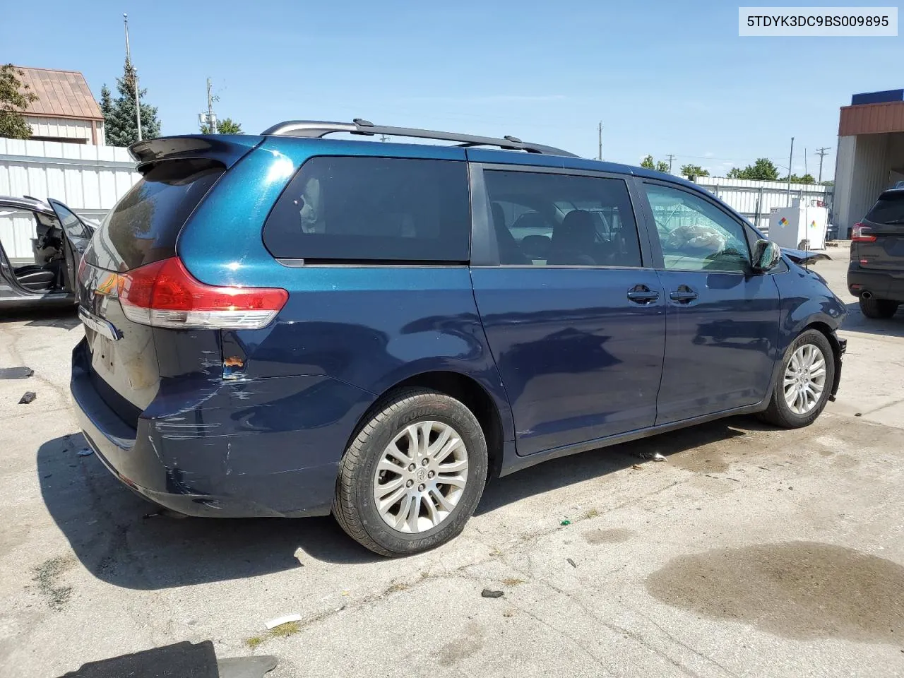 5TDYK3DC9BS009895 2011 Toyota Sienna Xle