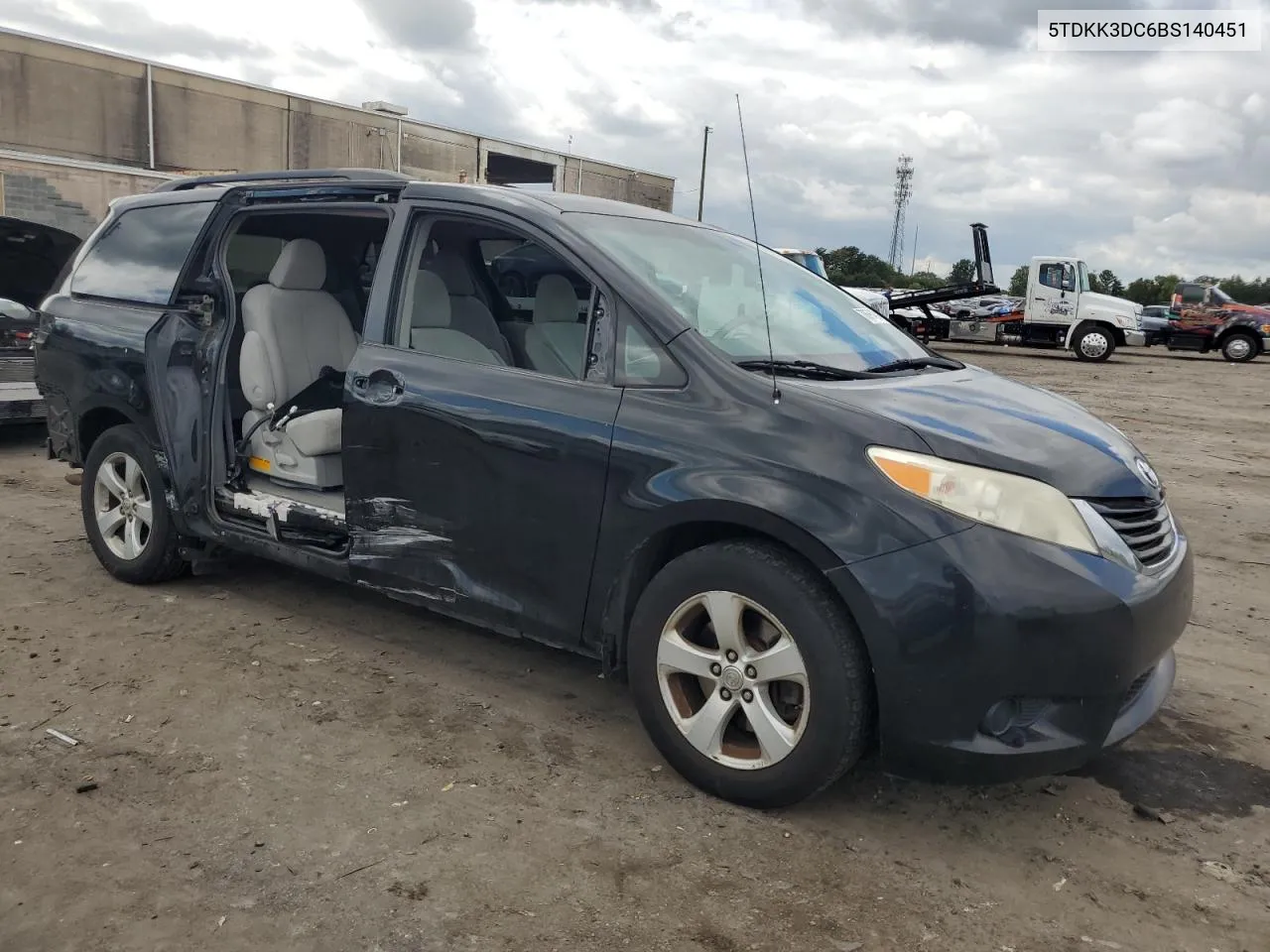 5TDKK3DC6BS140451 2011 Toyota Sienna Le