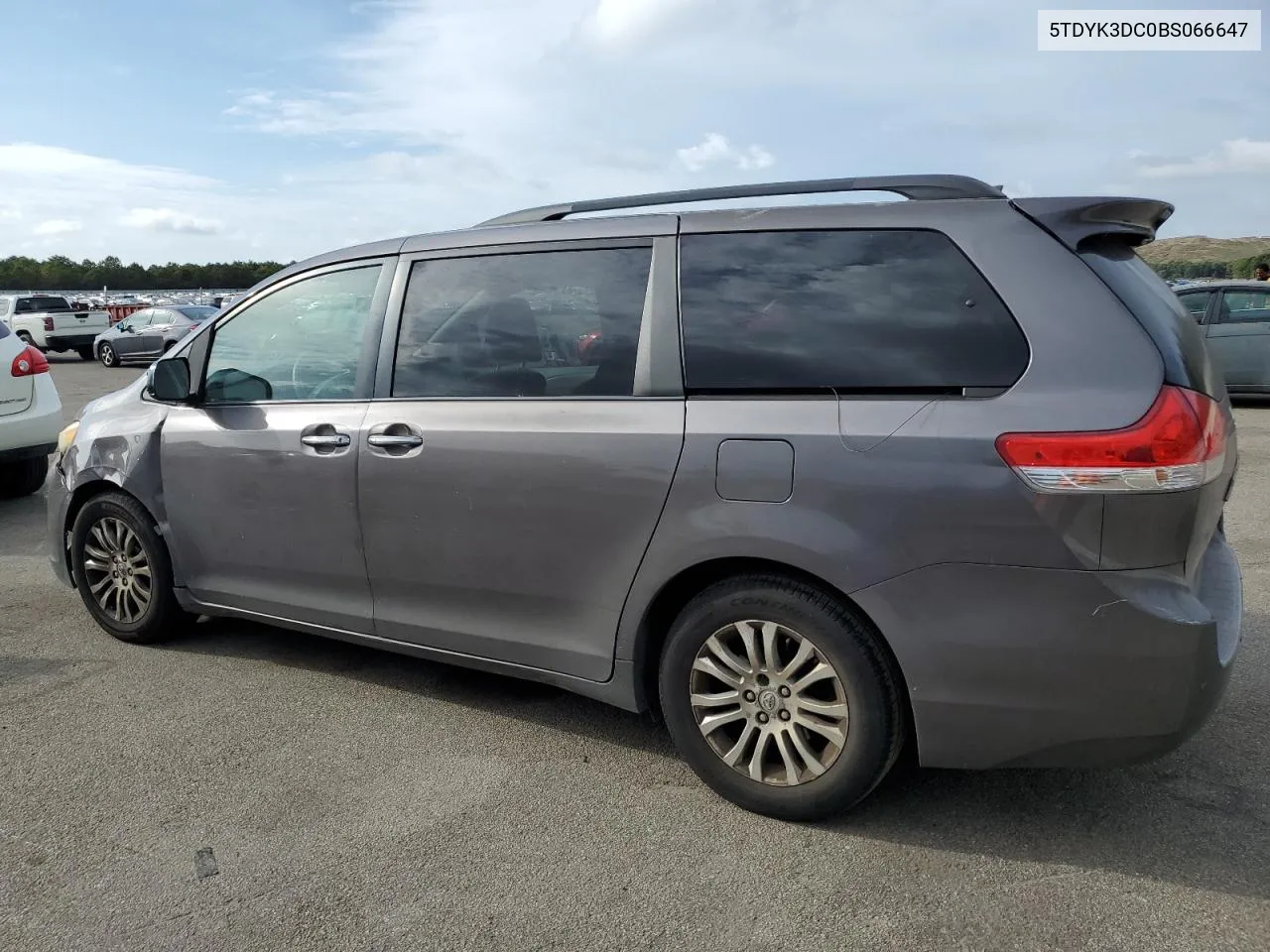 5TDYK3DC0BS066647 2011 Toyota Sienna Xle