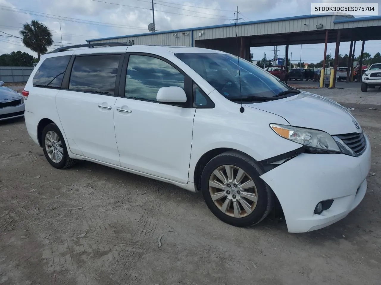 5TDDK3DC5ES075704 2014 Toyota Sienna Xle