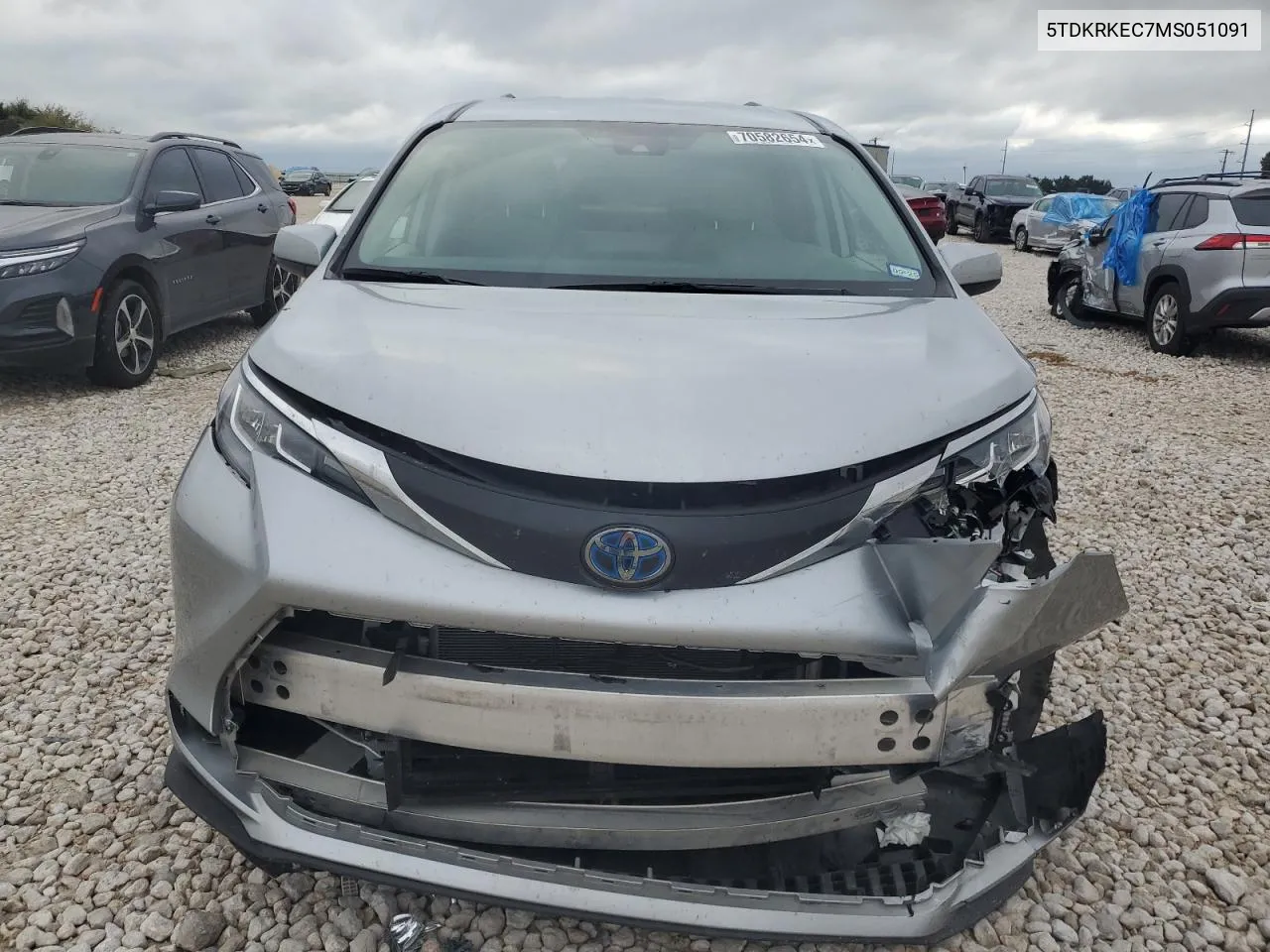 2021 Toyota Sienna Le VIN: 5TDKRKEC7MS051091 Lot: 70582654