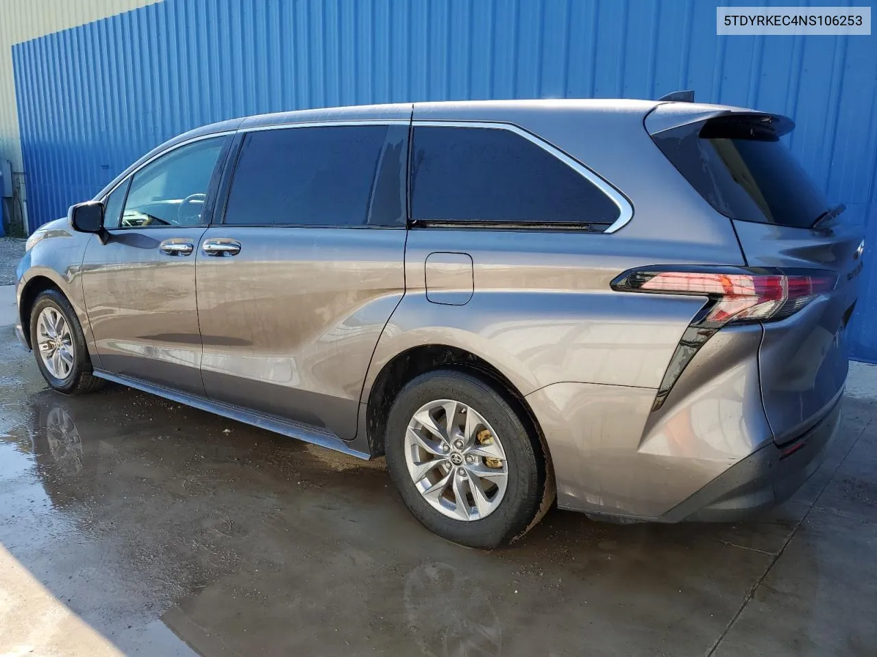 5TDYRKEC4NS106253 2022 Toyota Sienna Xle