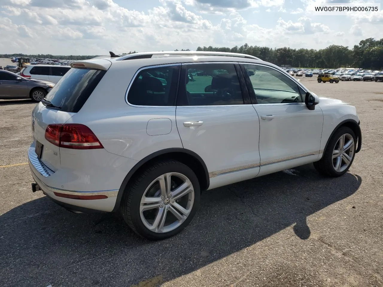 WVGGF7BP9HD006735 2017 Volkswagen Touareg Executive