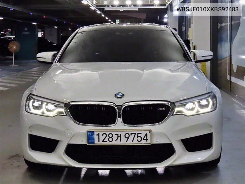 BMW M5 (F90) M5 Sedan VIN: WBSJF010XKBS92483 Lot: 38152684