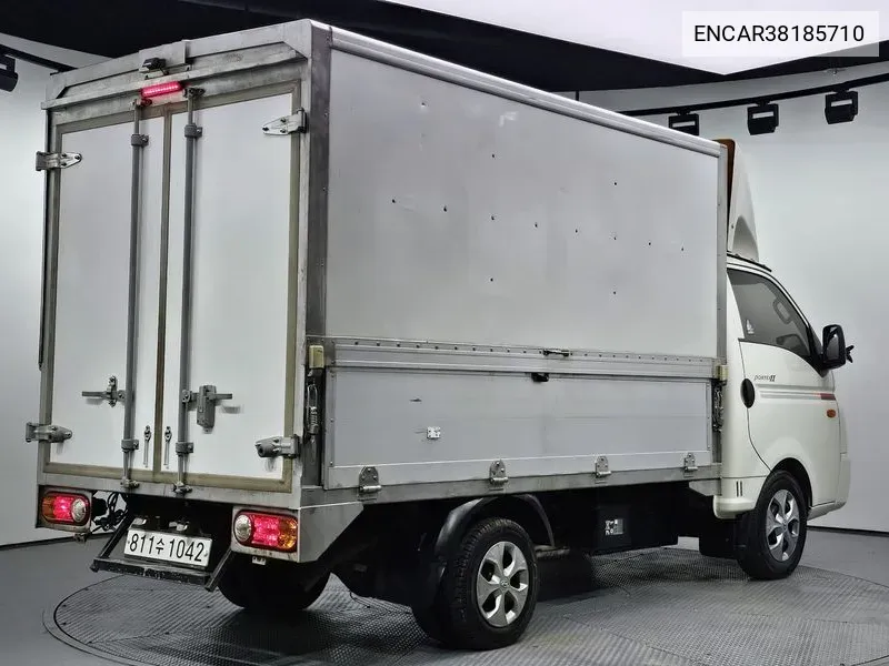 Hyundai Porter Ⅱwing Body 1 Ton Regular Cab Crdi VIN: ENCAR38185710 Lot: 38185710