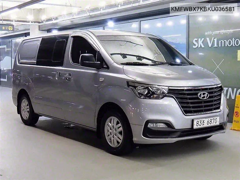 KMFWBX7KBKU036581 Hyundai The New Grand Starex Van 5-Seater Modern