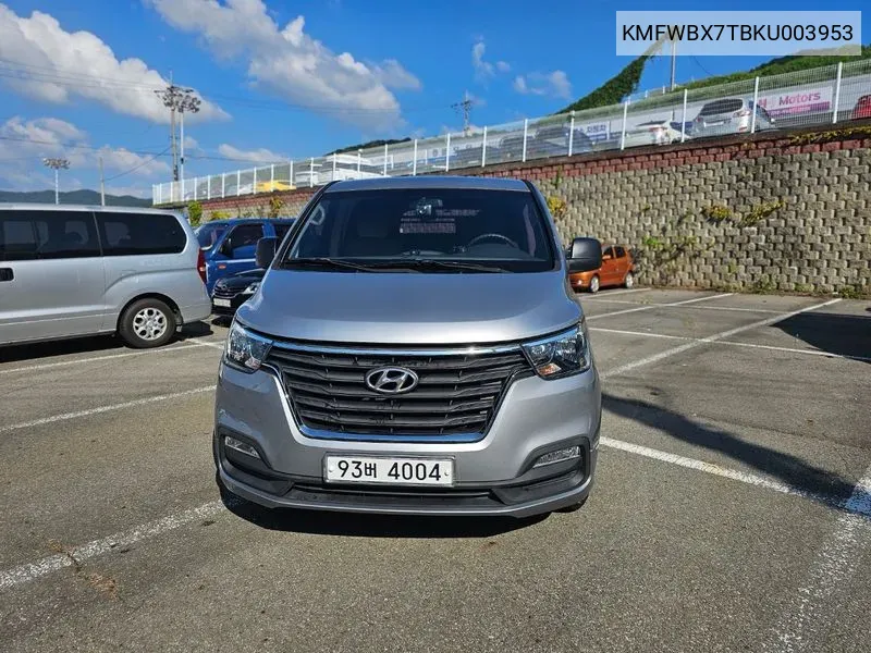 KMFWBX7TBKU003953 Hyundai The New Grand Starex Van 3-Seater Lpi Smart